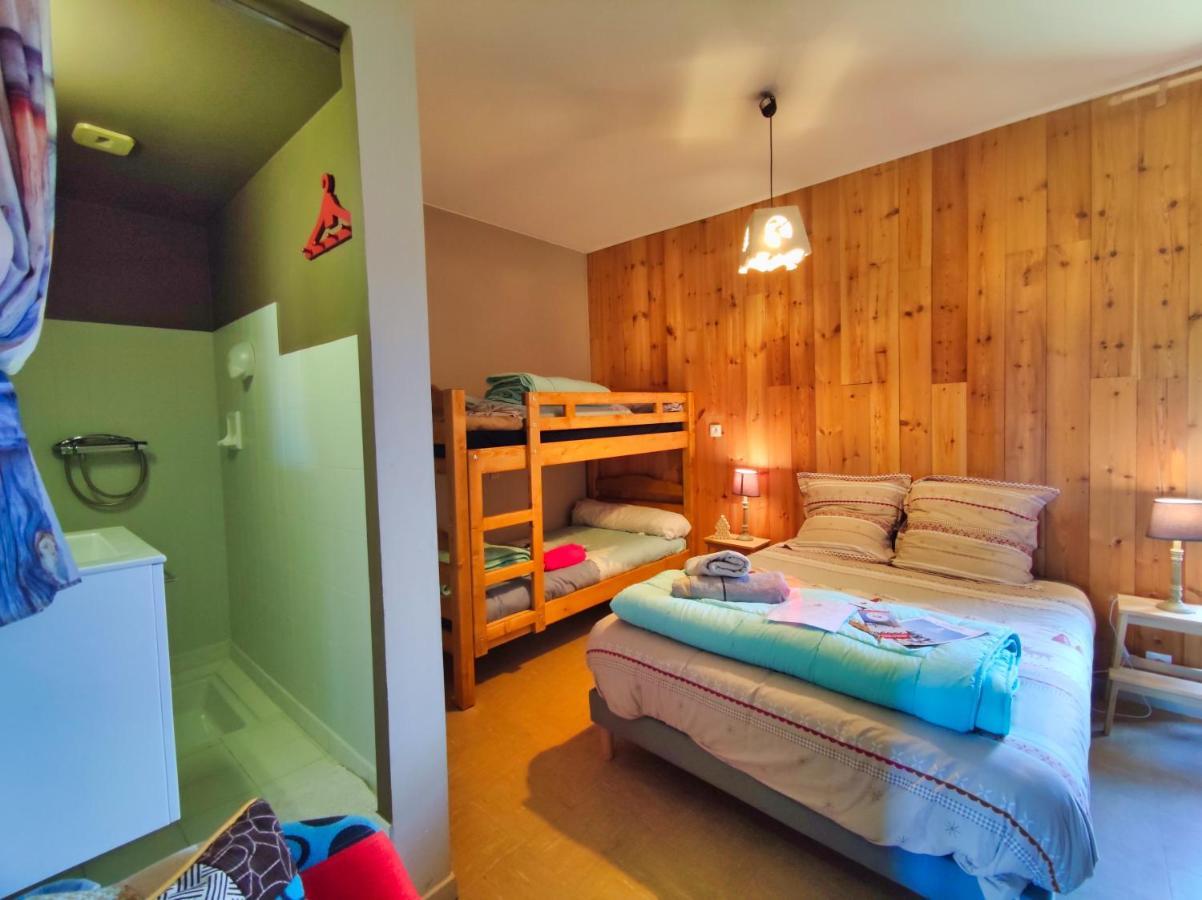 Le Sapin Rouge - Restaurant - Bar - Chambres D'Hotes Artigues  Bagian luar foto