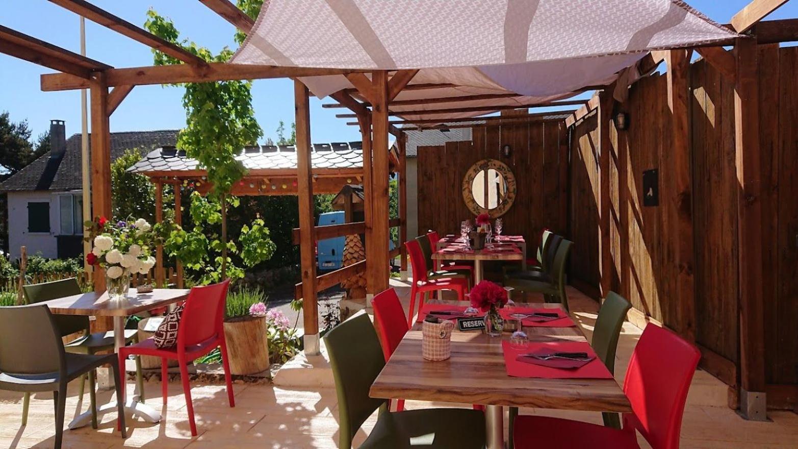 Le Sapin Rouge - Restaurant - Bar - Chambres D'Hotes Artigues  Bagian luar foto