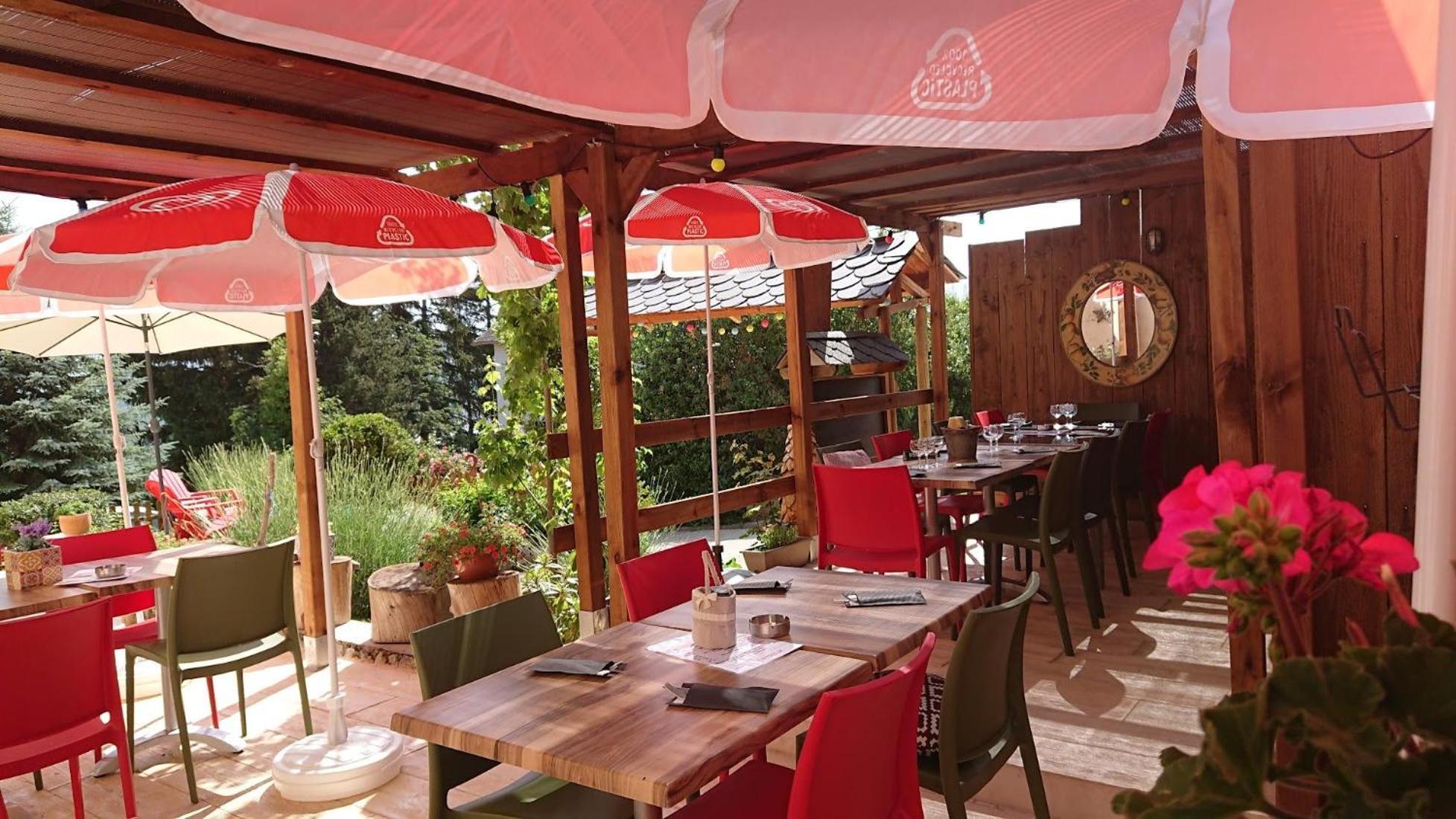 Le Sapin Rouge - Restaurant - Bar - Chambres D'Hotes Artigues  Bagian luar foto
